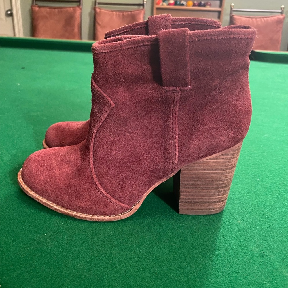 Splendid brand cute burgundy coloured suede boots